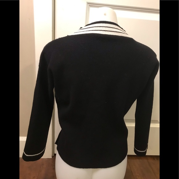 Black/White V-neckline Sweater and Skirt Knit Set - Picture 6 of 13